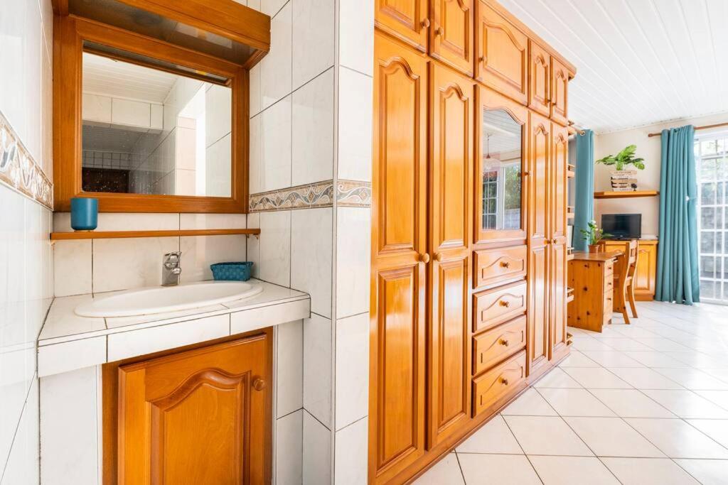 Chaine Lodge Maison Entiere Free Parking & Wifi 3Min De L'Aeroport Faaa Ngoại thất bức ảnh